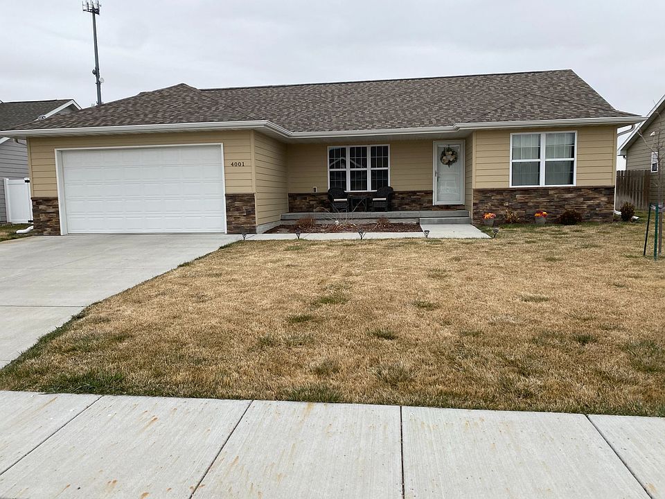 1st image of 4001 W Park Dr