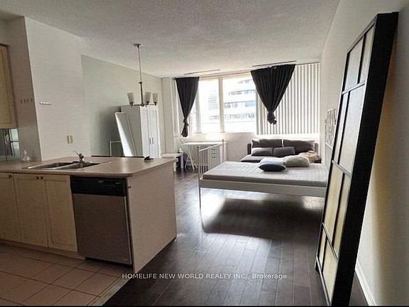 4th image of 555 Yonge St #513