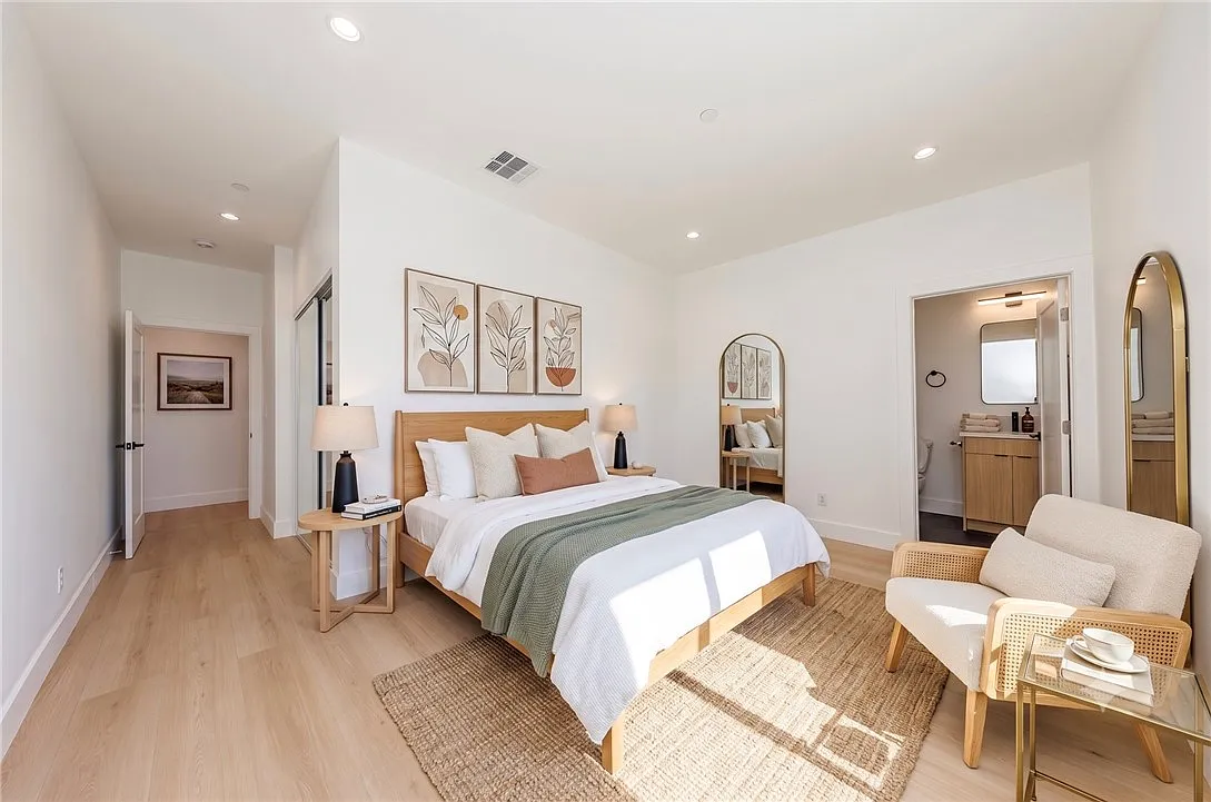 4 bed, 1747 sqft, $5,679 — Photo 4