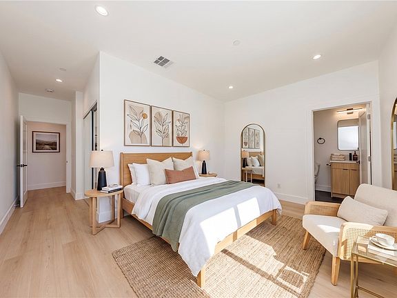 4th image of 1332 S Longwood Ave #1