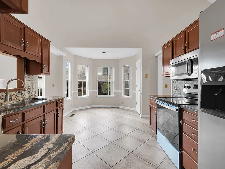 1104 Crestfield Dr — Photo 21