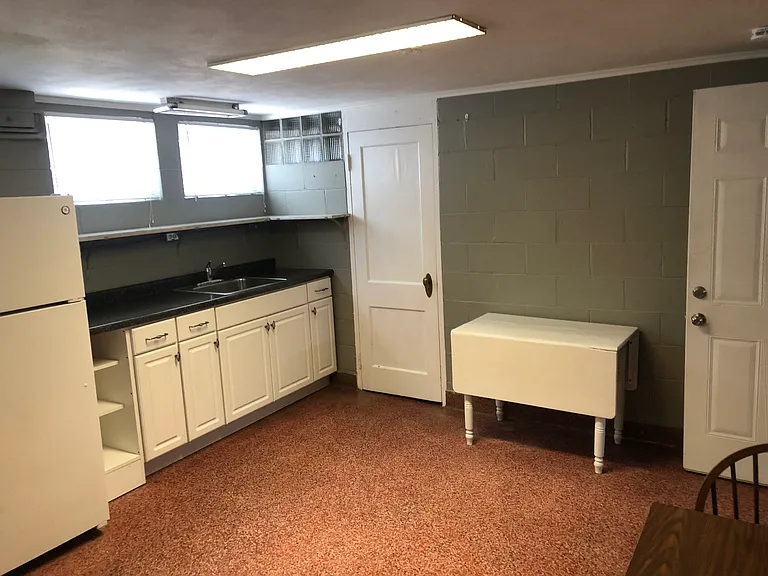 1025 W Lombard St — Photo 14