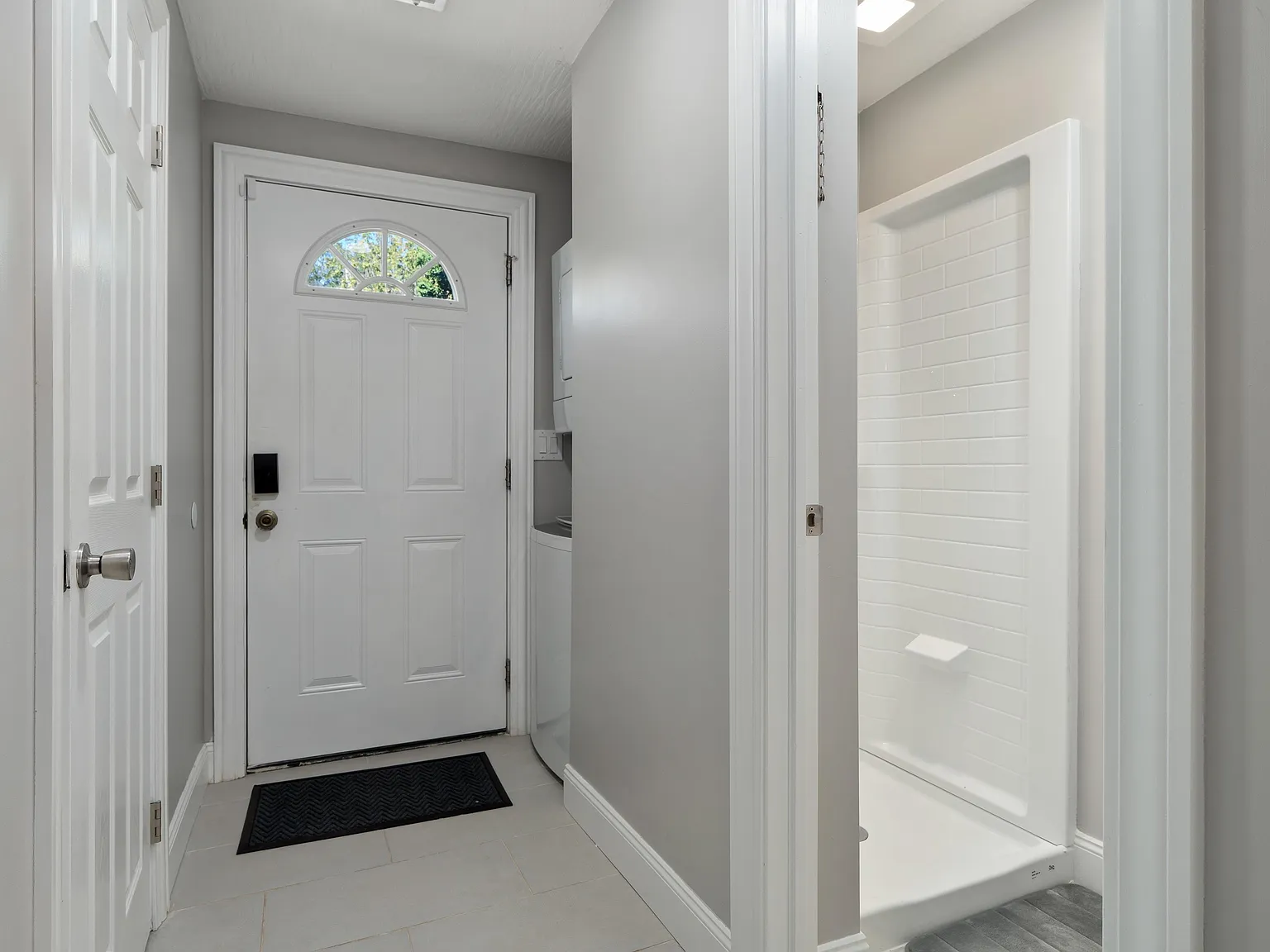 4 bed, 3.0 bath, 1806 sqft, $1,001 — Photo 3