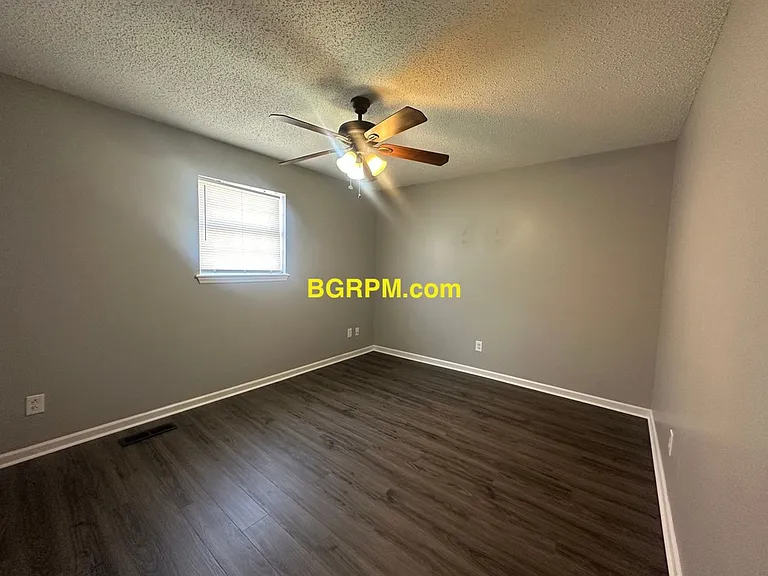 1099 W Elm St — Photo 25