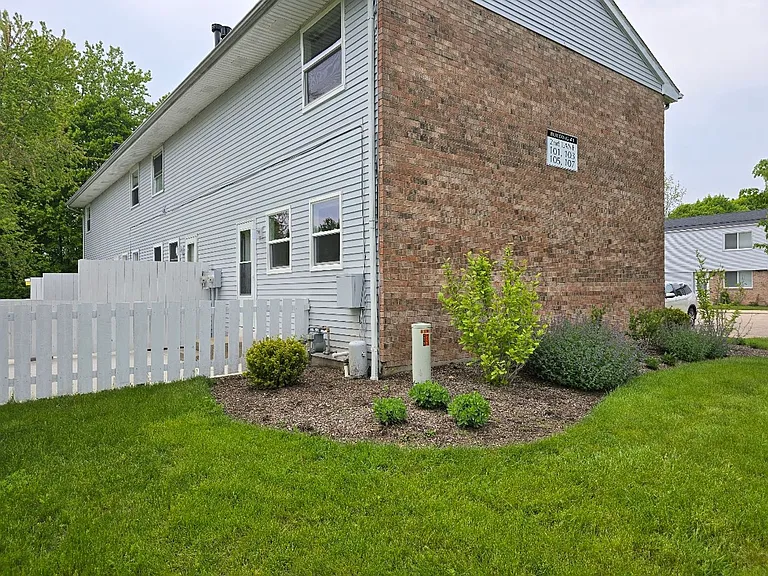 101 2nd Ln — Photo 31