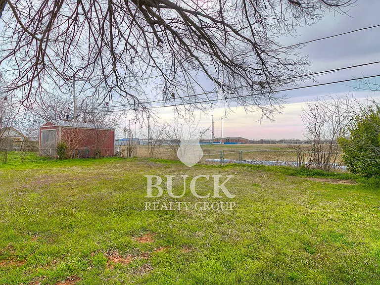 1201 Stansell Dr — Photo 32