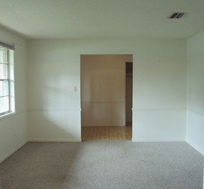 4th image of 2641 Venetian Way