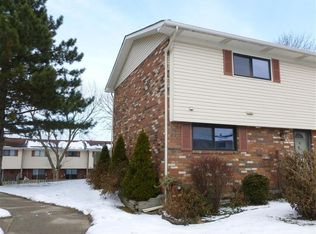 346 W Dahlgren Dr, Crown Pt, IN 46307