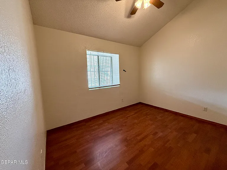764 Colchester Dr — Photo 16