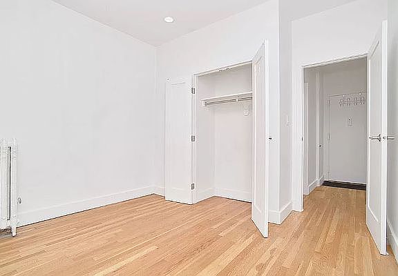 5th image of 229 E 53rd St #E5