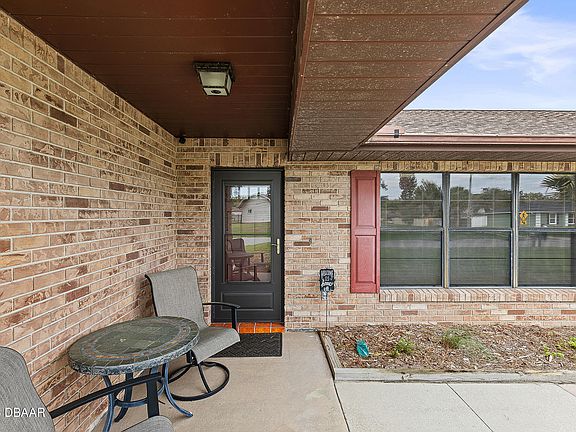 4th image of 2704 Sabal Palm Dr