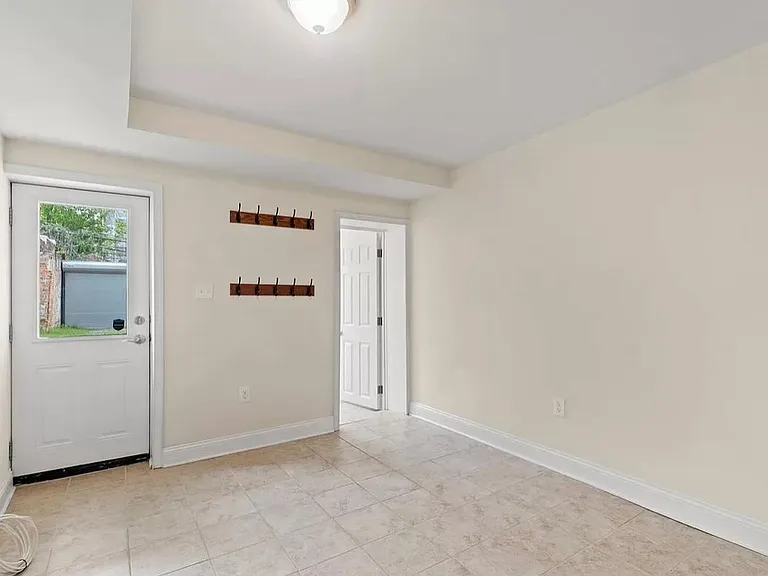 848 W Lombard St — Photo 5