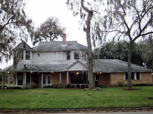 100 Pecan Valley Dr, West Columbia, TX 77486