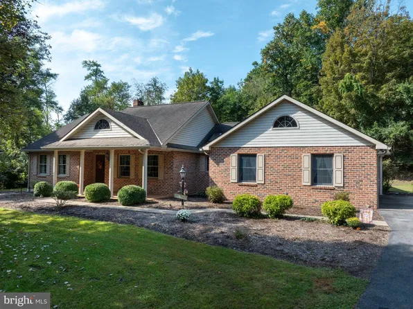 105 Walnut Ln, Lewistown, PA 17044