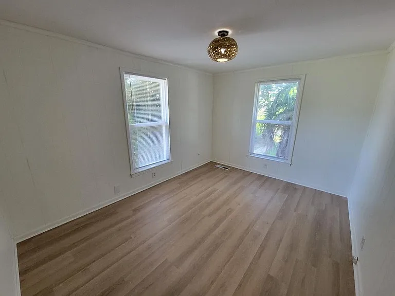 301.5 S Zetterower Ave — Photo 8