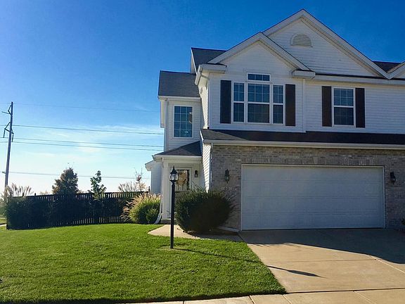 Gorgeous Townhome situated on the edge of the Prairie in Prairie Fields Subdivision. Savoy, IL 61874