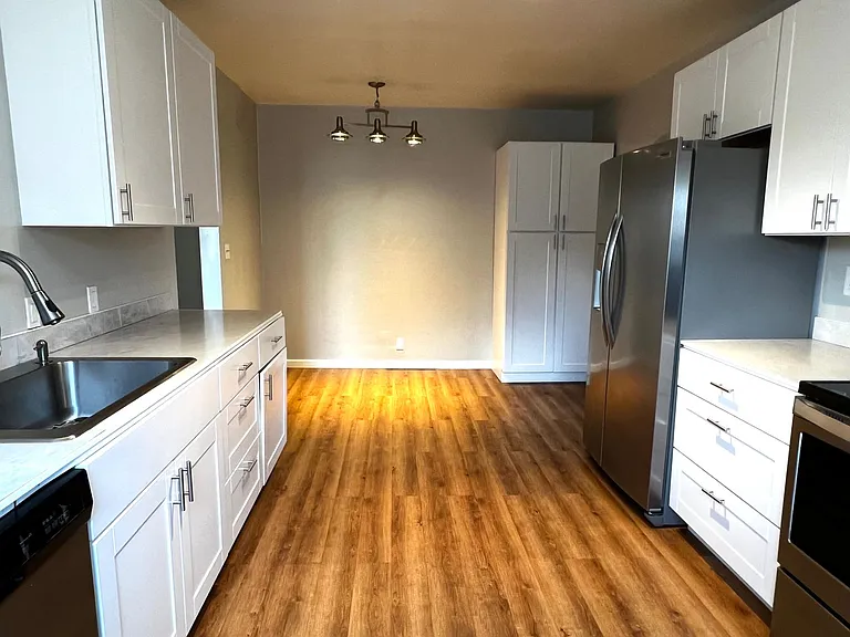 634 Burns St — Photo 14