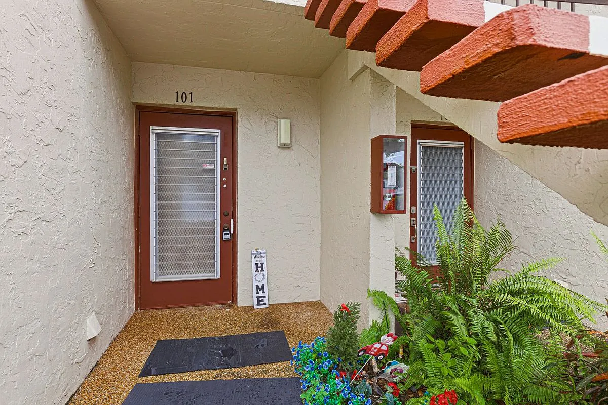 2 bed, 2.0 bath, 1005 sqft, $1,700 — Photo 3