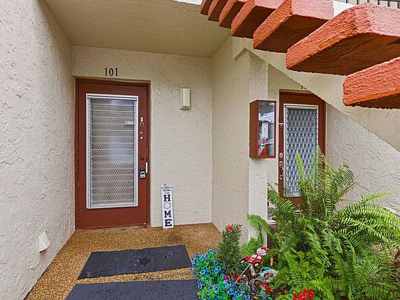 3rd image of 14 Willowbrook Ln APT 101