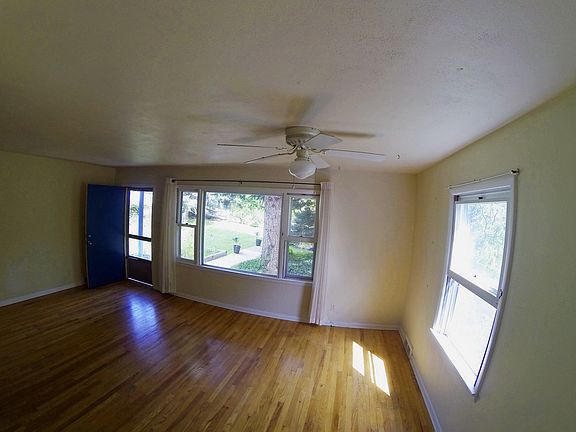 5th image of 742 Alpine Ave