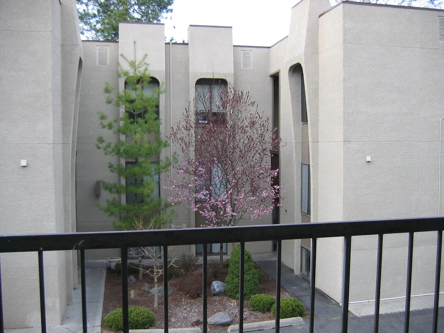 2123 W Riverside Ave — Photo 1