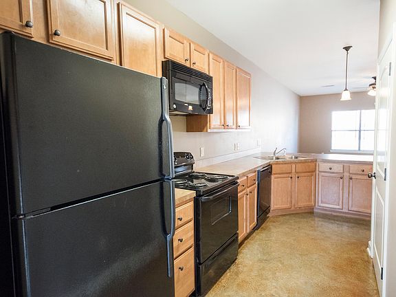 5th image of 3640 Jeanna Dr #302