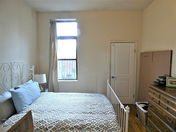5th image of 1742 1st Ave #6R