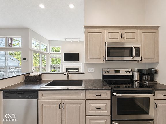 4th image of 9668 S Bay Pointe Ct #77