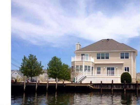 5th image of 605 Jennifer Ln