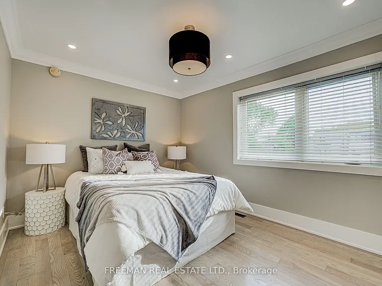 916 Manning Ave #MAIN2ND FLOOR — Photo 18