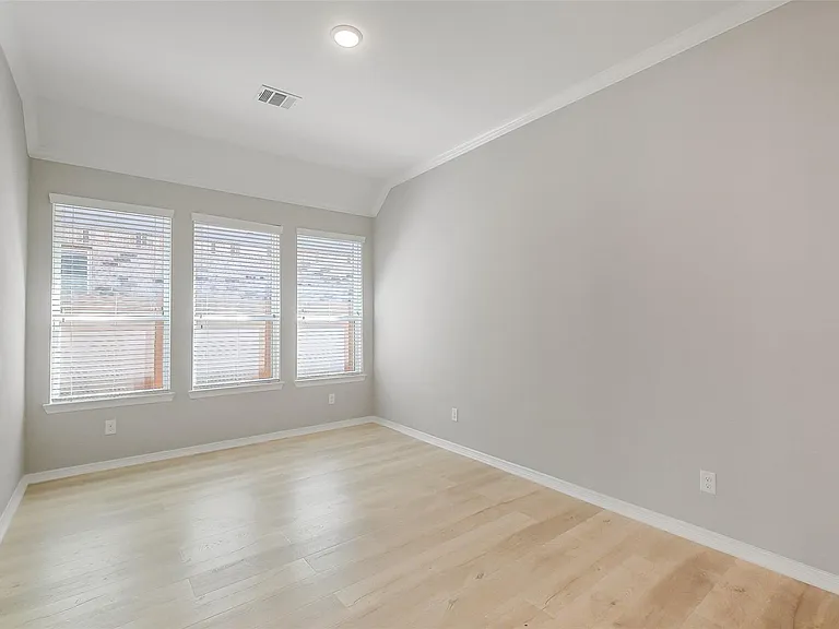 18314 Southwood Creek Dr — Photo 7