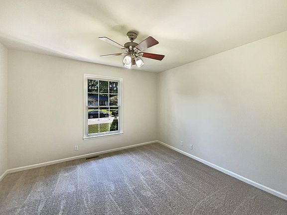 5th image of 574 Bridgette Dr