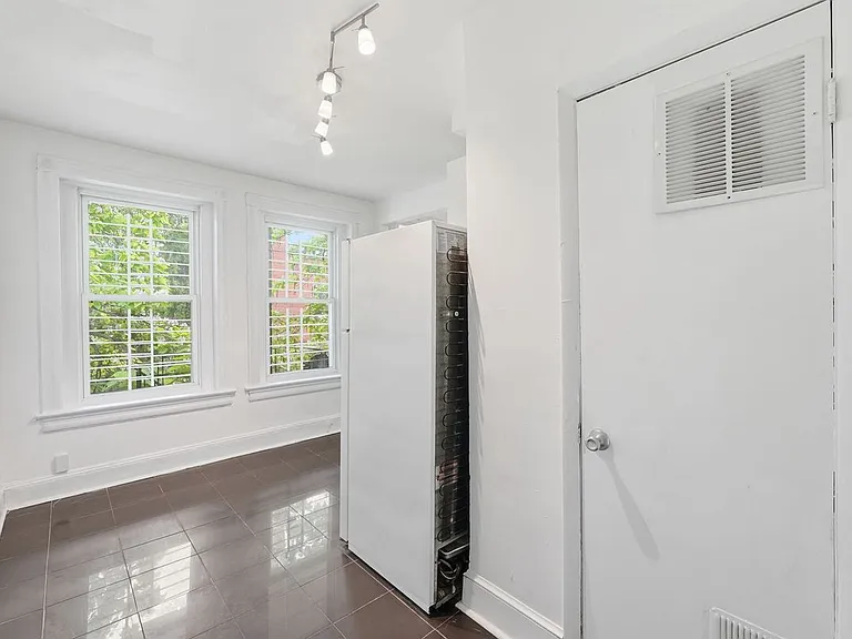 2711 11th St NW #C — Photo 7