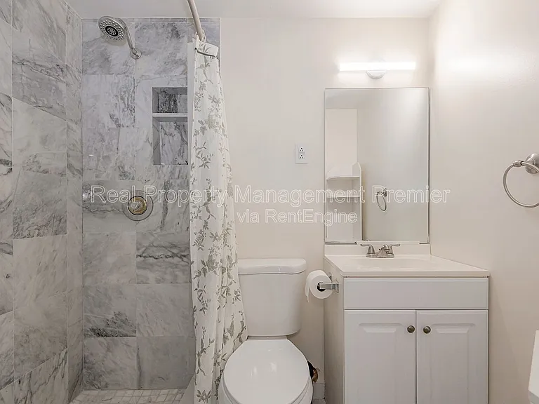 1041 Hillsboro Mile #2 — Photo 22