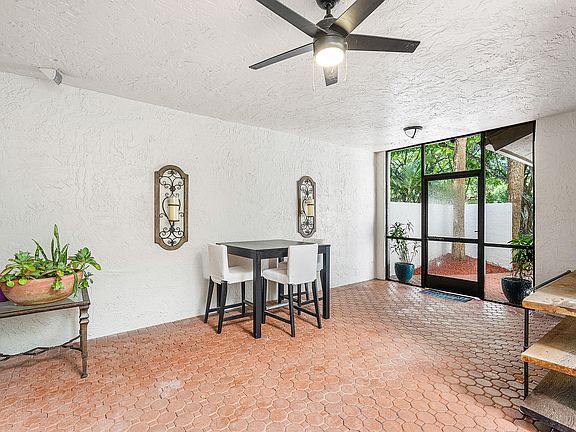 4th image of 6595 Parkview Drive #D