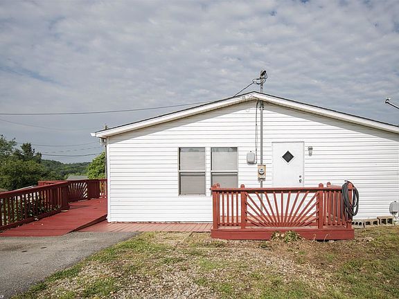 4th image of 935 Beaver Dr