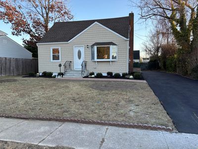 308 pleasantview Court, Copiague, NY, 11726