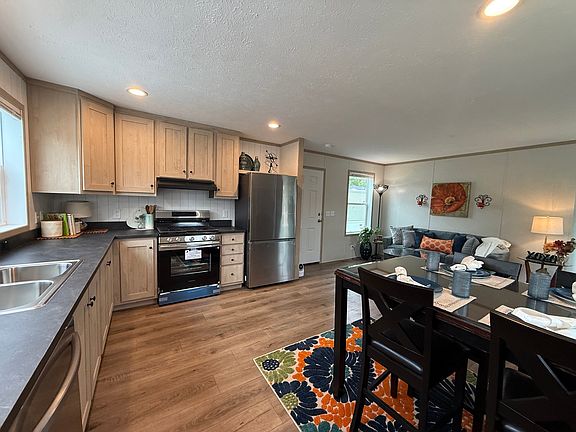 4th image of 181 Windmere Ave
