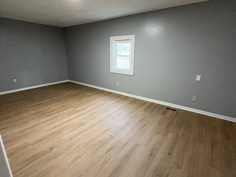 5300 S Seneca St — Photo 6