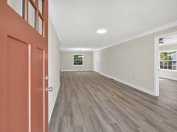 5th image of 811 Boles St