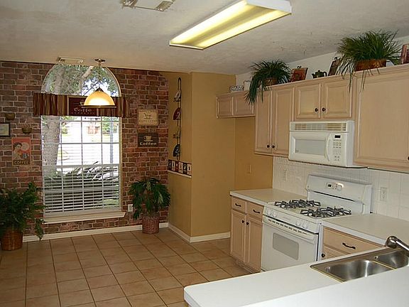 3rd image of 1392 Miller Ave