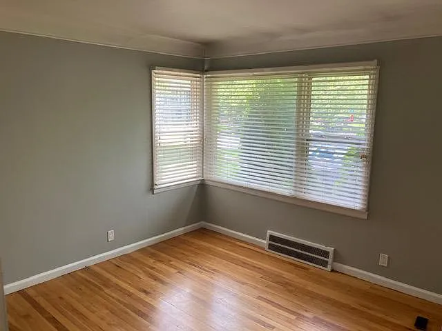 3404 Linwood Ave — Photo 7