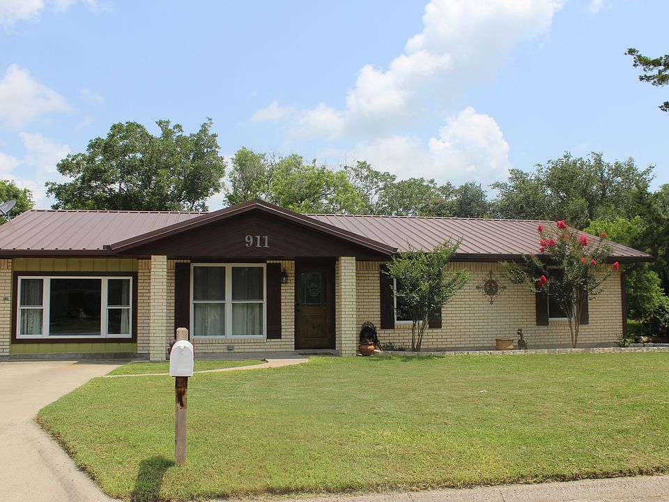 1st image of 911 Muecke Dr