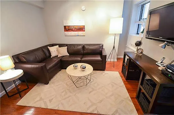 Rented by Global Realty Opportunities | media 10