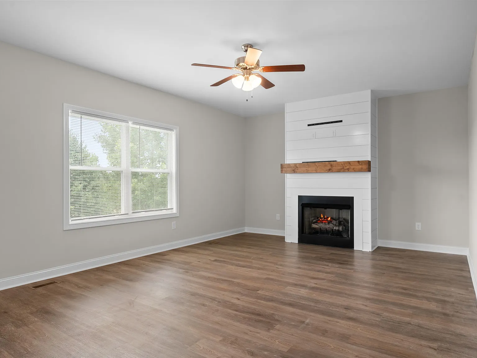 4 bed, 2.5 bath, 2150 sqft, $1,975 — Photo 4