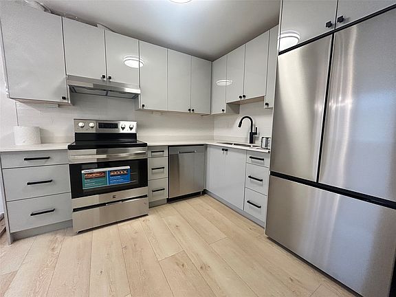2nd image of 1946 Tranquille Rd #9