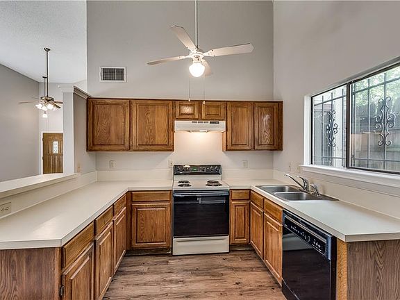 2nd image of 10616 Woodleaf Dr