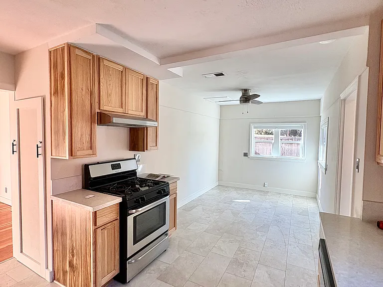 545 NE Irving Ave — Photo 3