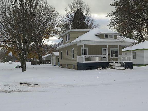 3rd image of 1552 Pennoyer Ave