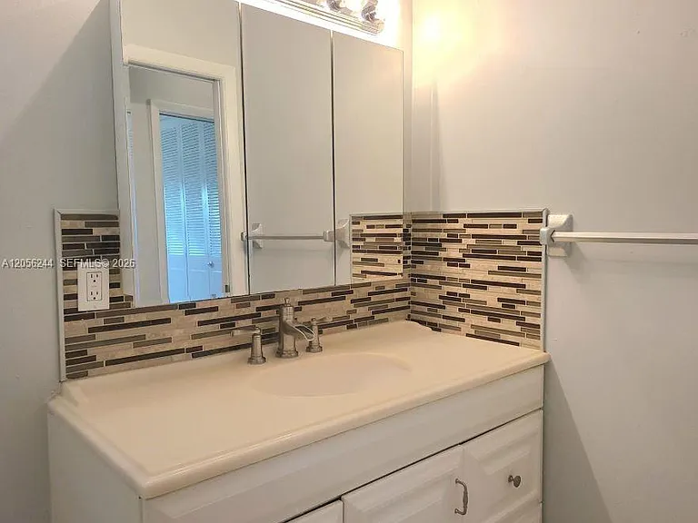 2528 Emory Dr E #C — Photo 8